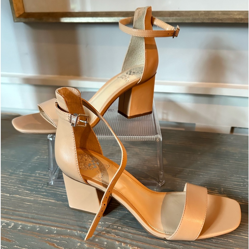 VINCE CAMUTO  *NEW* SANDALS. SIZE 10